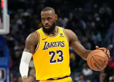 pp电子APP-詹姆斯首节出战10分钟,投篮6中3得到10分2篮板4助攻2抢断